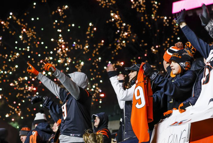 Bengals players, fans, coaches celebrate at Fan Rally