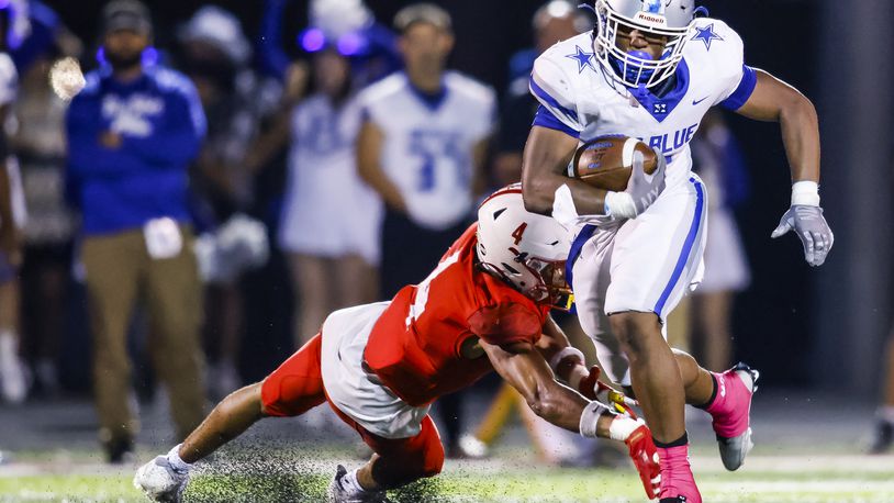 Hamilton's Gracen Goldsmith carries the ball during their football game against Fairfield Friday, Oct. 4, 2024 at Fairfield Alumni Stadium. Hamilton won 43-21. NICK GRAHAM/STAFF