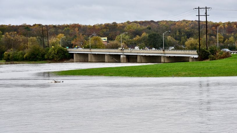 The Great Miami River as seen along Carmody Blvd and the Ohio 122 bridge in Middletown in this file photo. NICK GRAHAM/STAFF