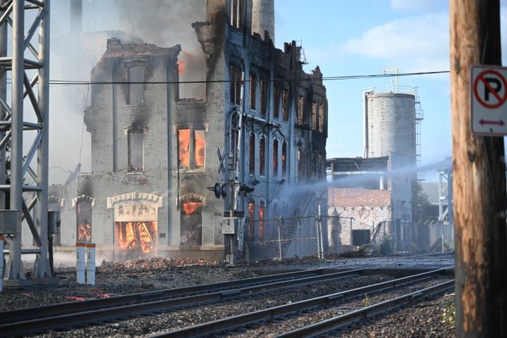 Fire destroys former Beckett Paper office building in Hamilton