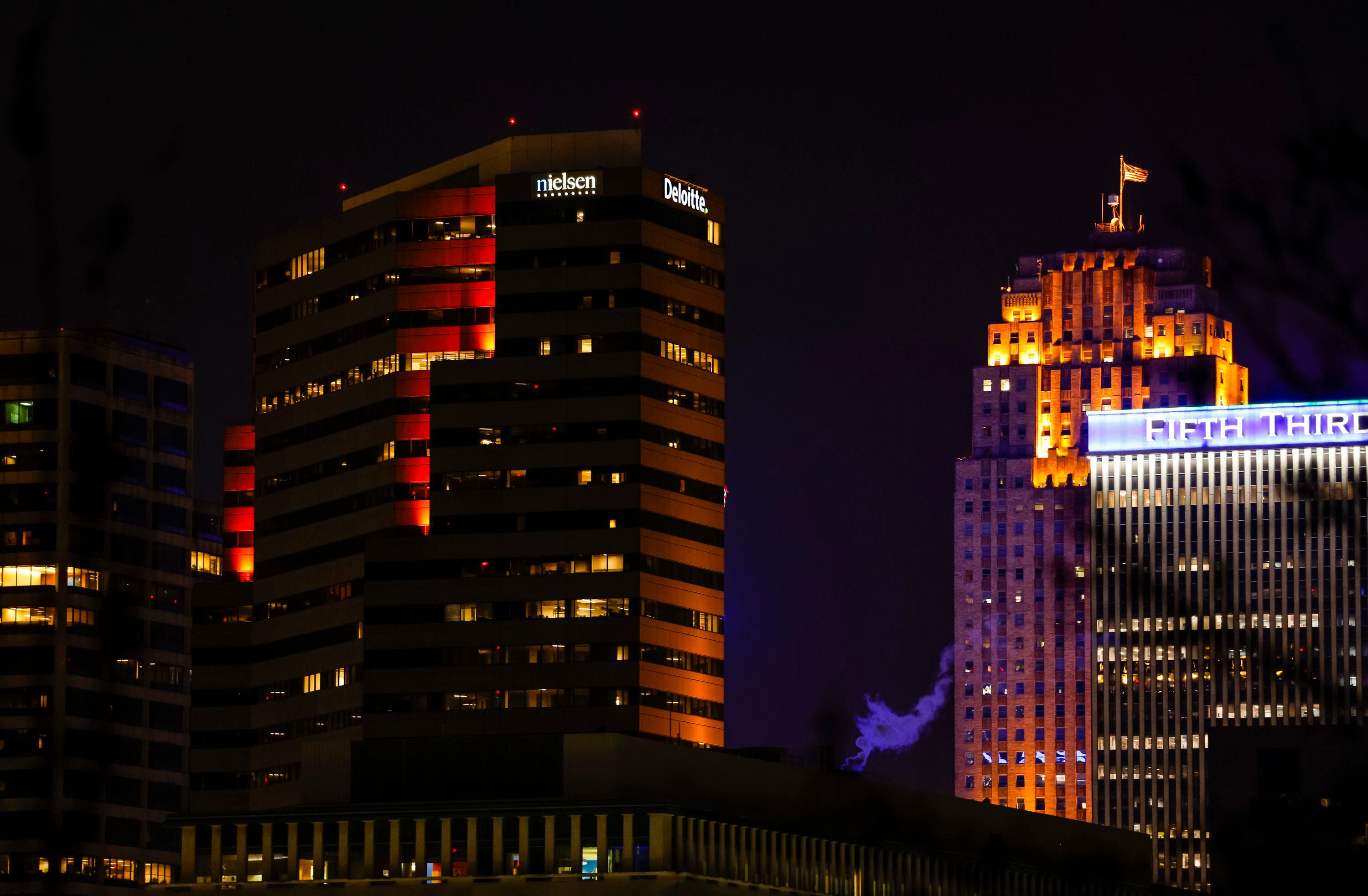 Cincinnati, Ohio is lit up orange for the Bengals. : r/CityPorn