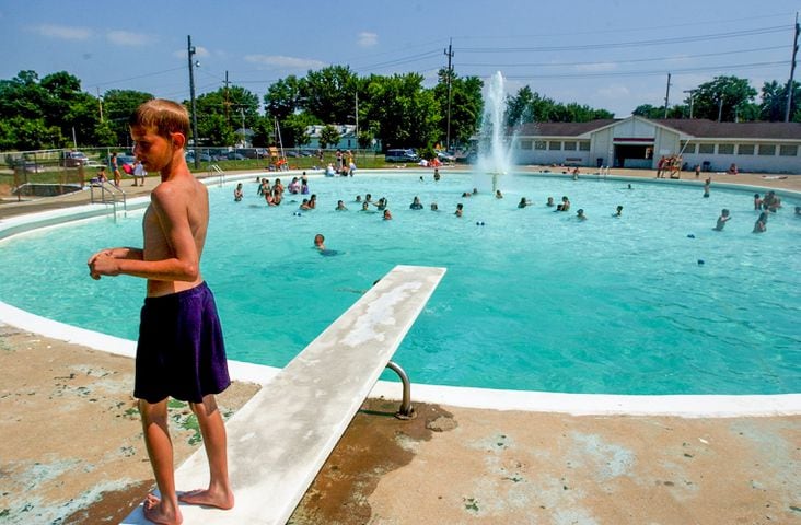 PHOTOS: Scenes from Eastview Pool in Hamilton from 2002.