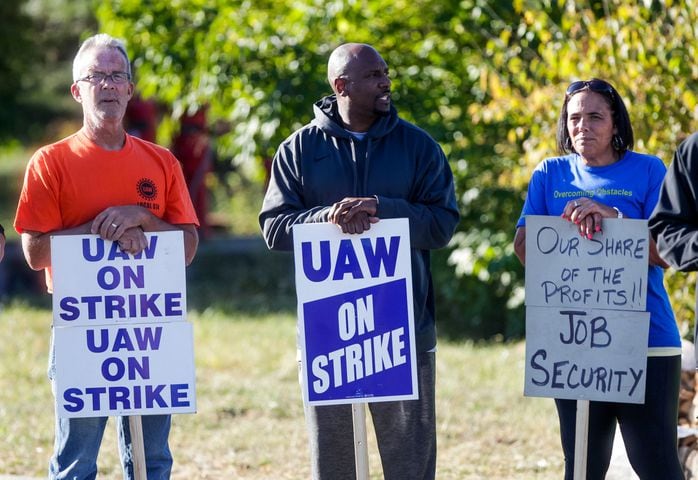 Presidential candidate visits UAW workers on strike in  West Chester