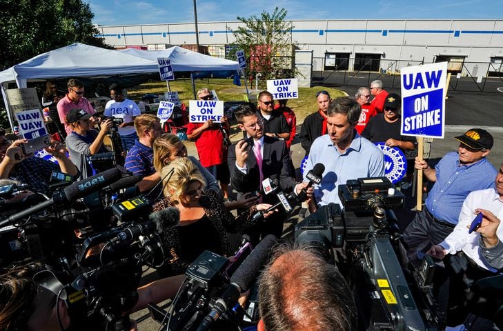 Presidential candidate visits UAW workers on strike in  West Chester