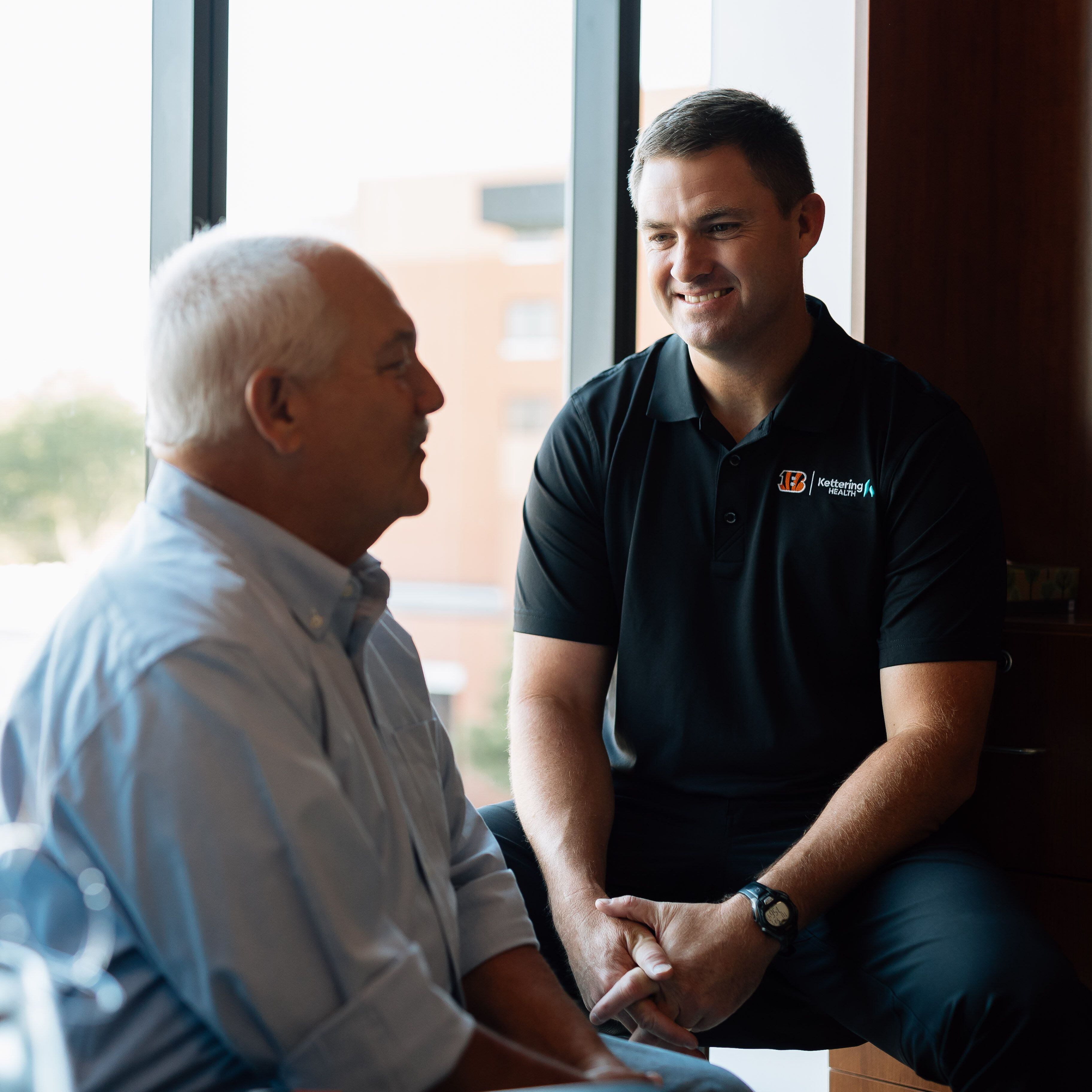 PHOTOS: Cincinnati Bengals Coach Zac Taylor visits Hamilton cancer center