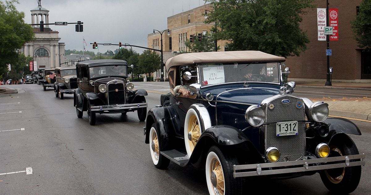 Hamilton Antique car show and parade