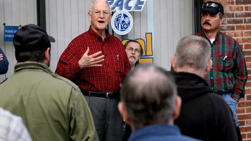 Dick Haid speaks to SMART Papers union members in 2009 outside union headquarters in Hamilton.