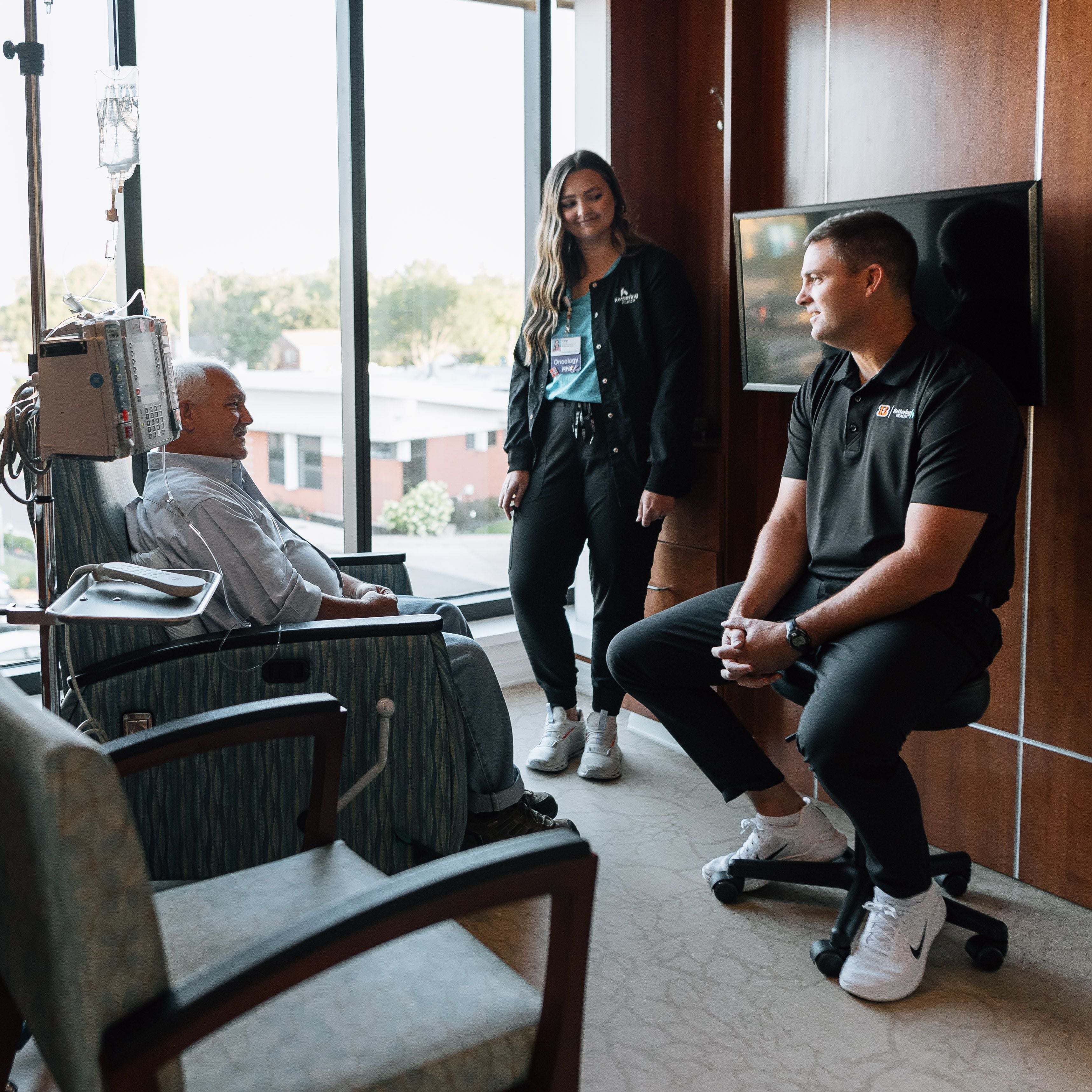 PHOTOS: Cincinnati Bengals Coach Zac Taylor visits Hamilton cancer center