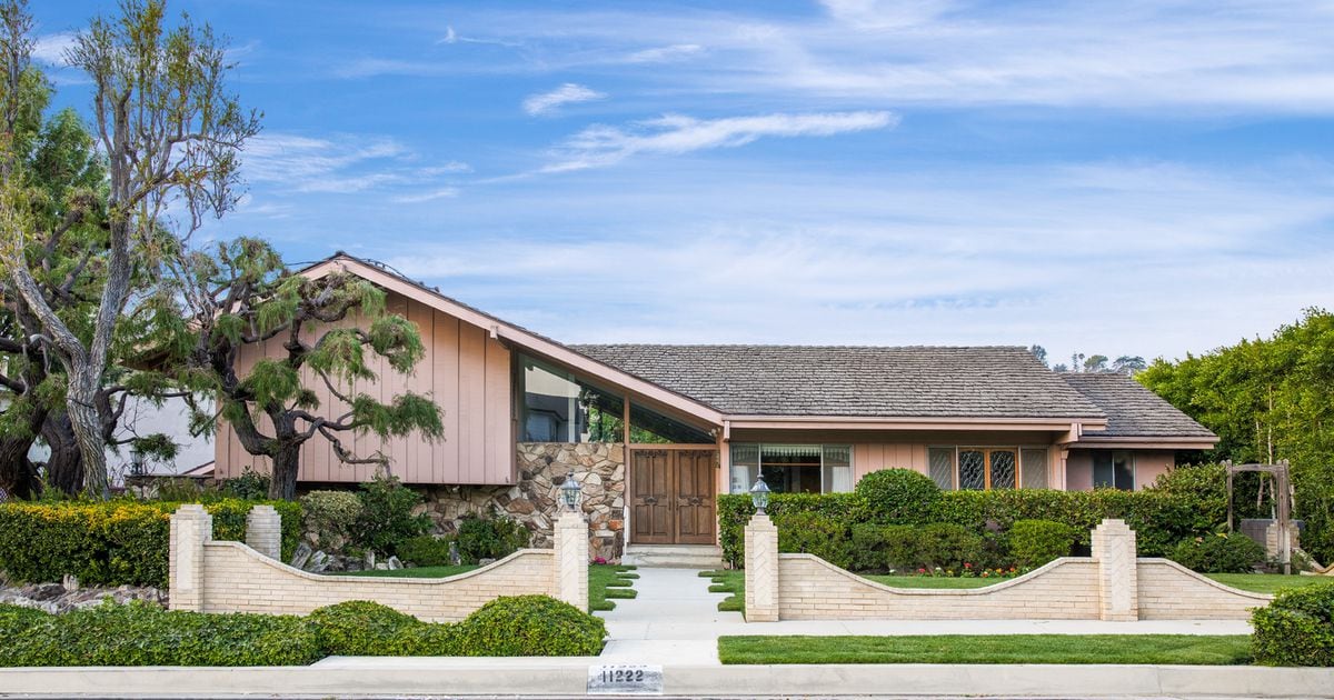 Photos Take A Look Inside The Brady Bunch House   DEM7XCENFA3SZAJZSGYP6XWV2I 