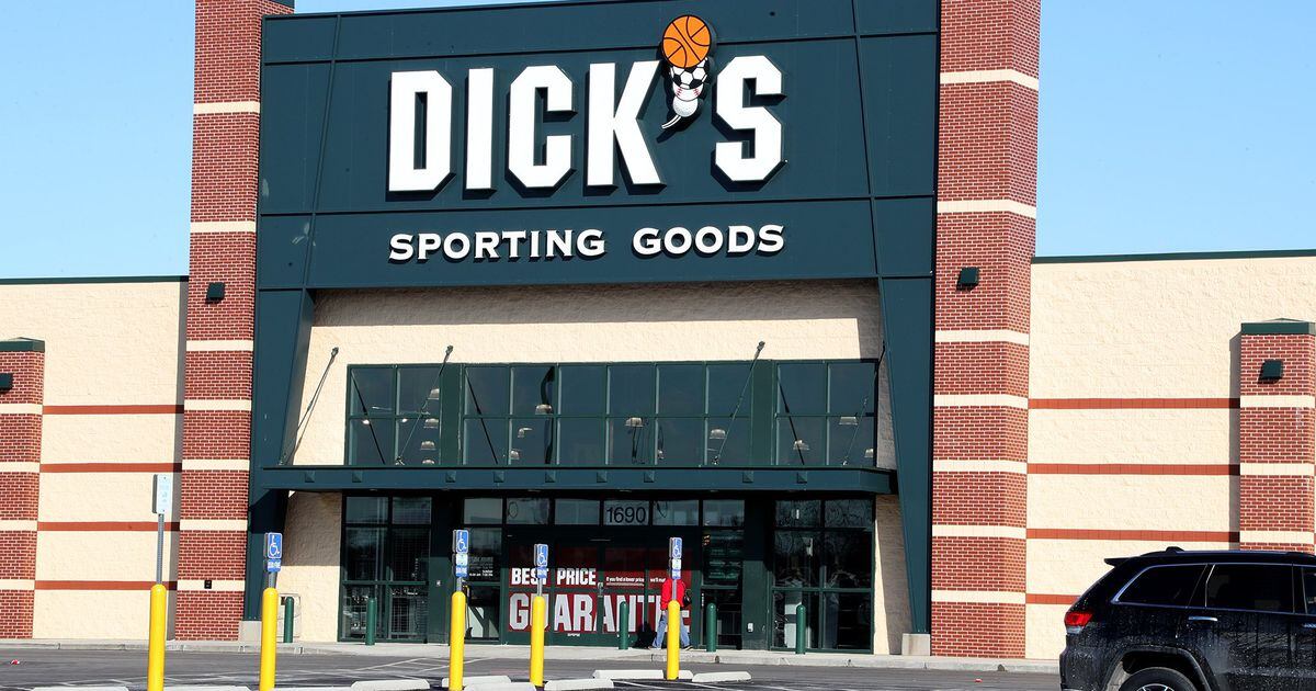 Dick S Sporting Goods To Stop Selling Gun In Some Stores