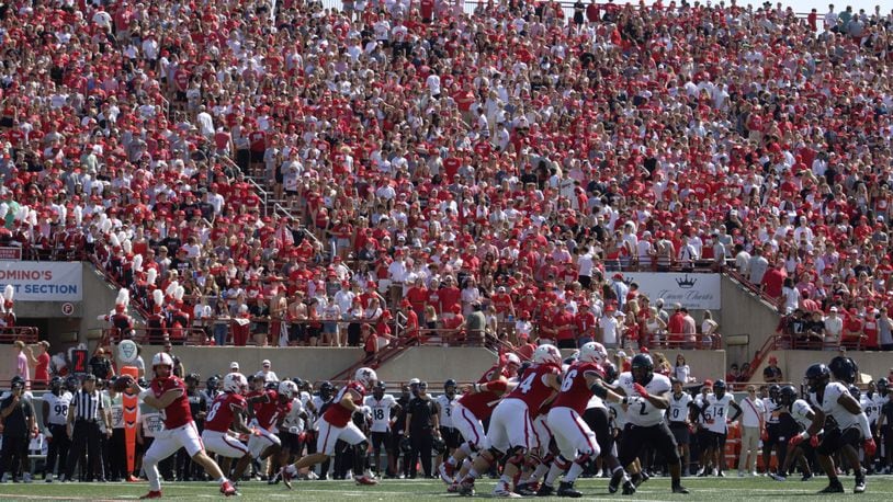 RedHawk quarterback Brett Gabbert threw multiple long passes against the University of Cincinnati.