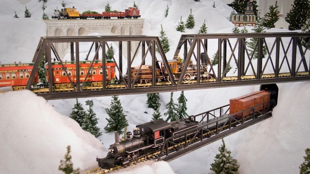 Christmas train displays in Cincinnati