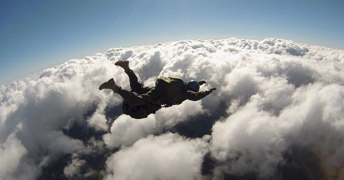 Its A Miracle Woman Survives 5000 Foot Fall After Parachute Fails To Open