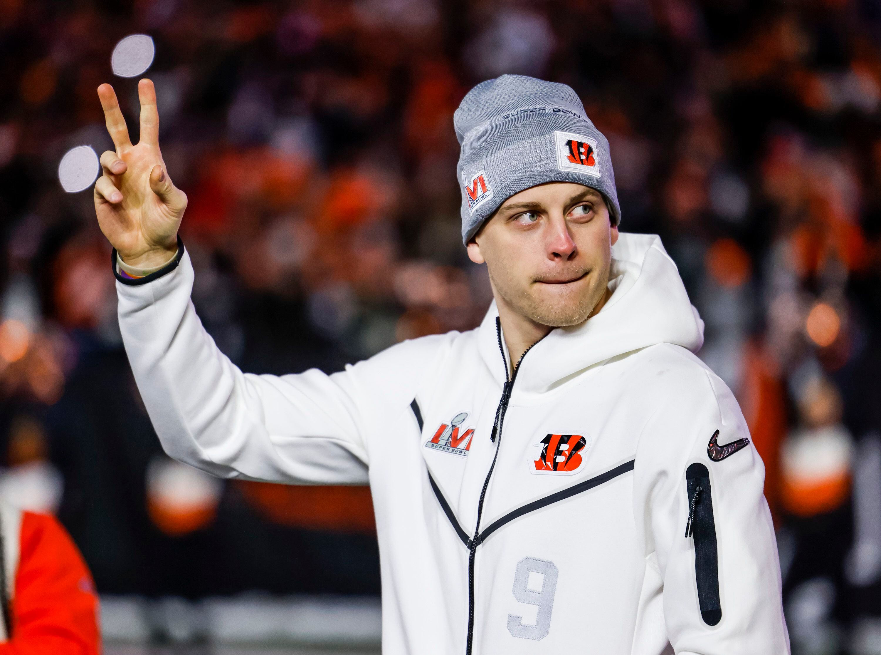 Paul Brown Stadium is lit in orange lights following the Super Bowl LVI  Opening Night Fan Rally Tuesday, Feb. 8, 2022, in Cincinnati. (AP  Photo/Jeff Dean Stock Photo - Alamy