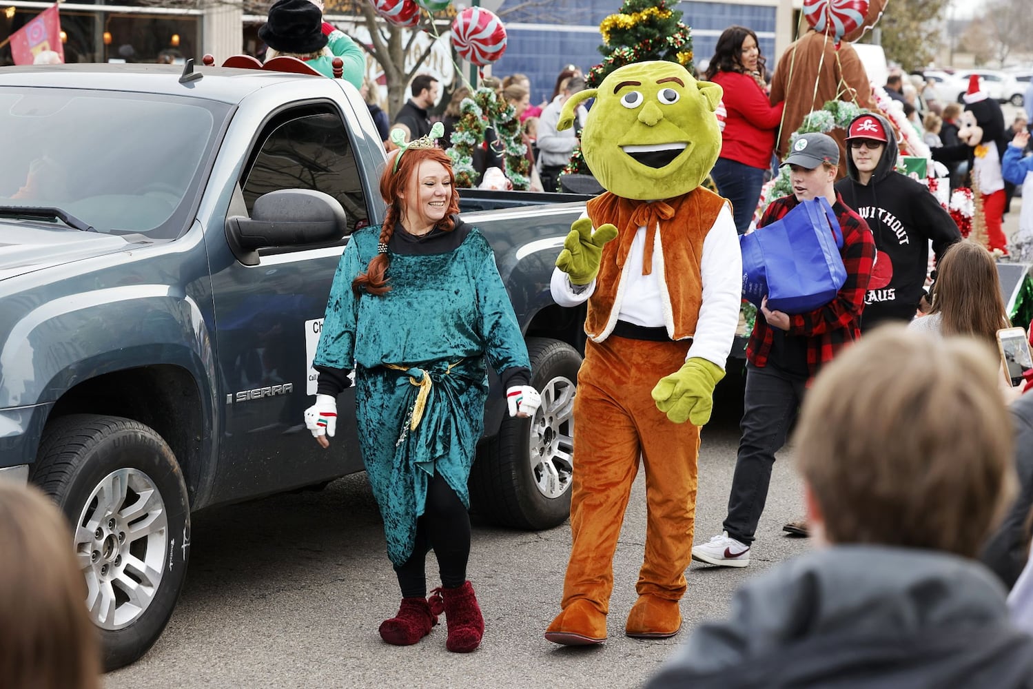 112622 Santa parade Middletown