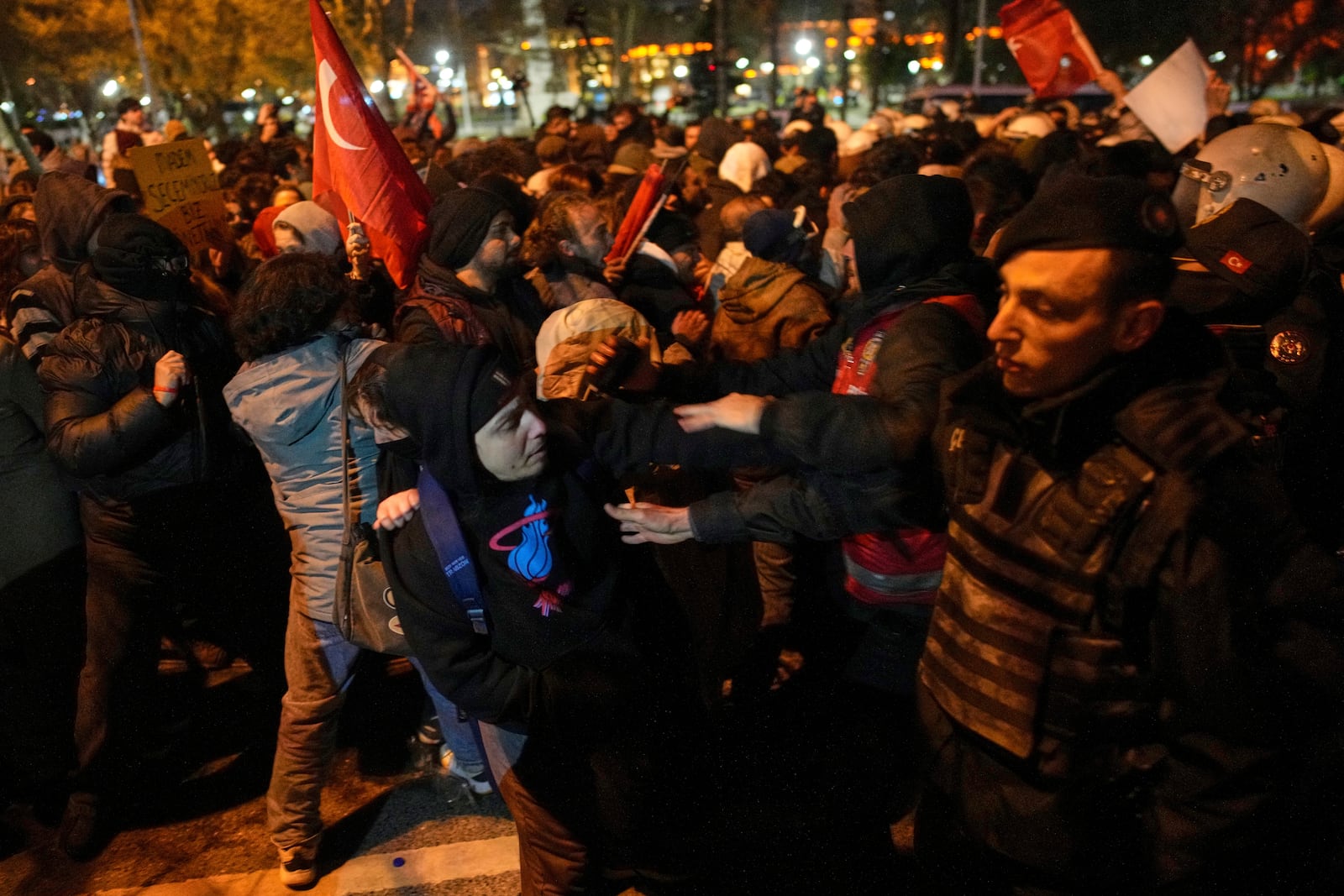 Protesters scuffle with anti-riot police outside City Hall while protesting the arrest of Istanbul Mayor Ekrem Imamoglu in Istanbul, Turkey, Wednesday, March 19, 2025. (AP Photo/Emrah Gurel)