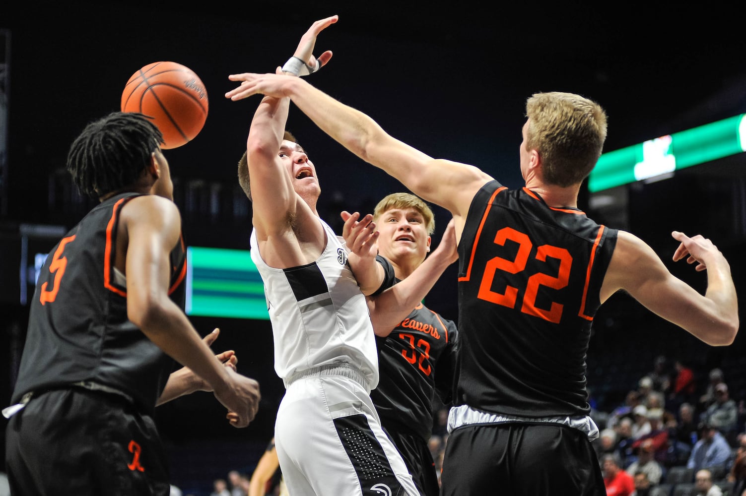 Lakota East beats Beavercreek in boys D1 district basketball final