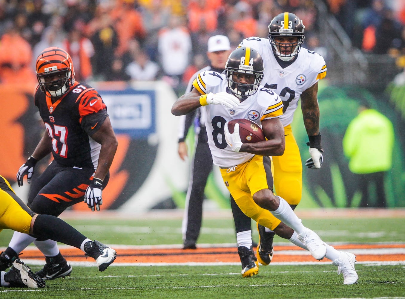 Cincinnati Bengals vs Pittsburgh Steelers football