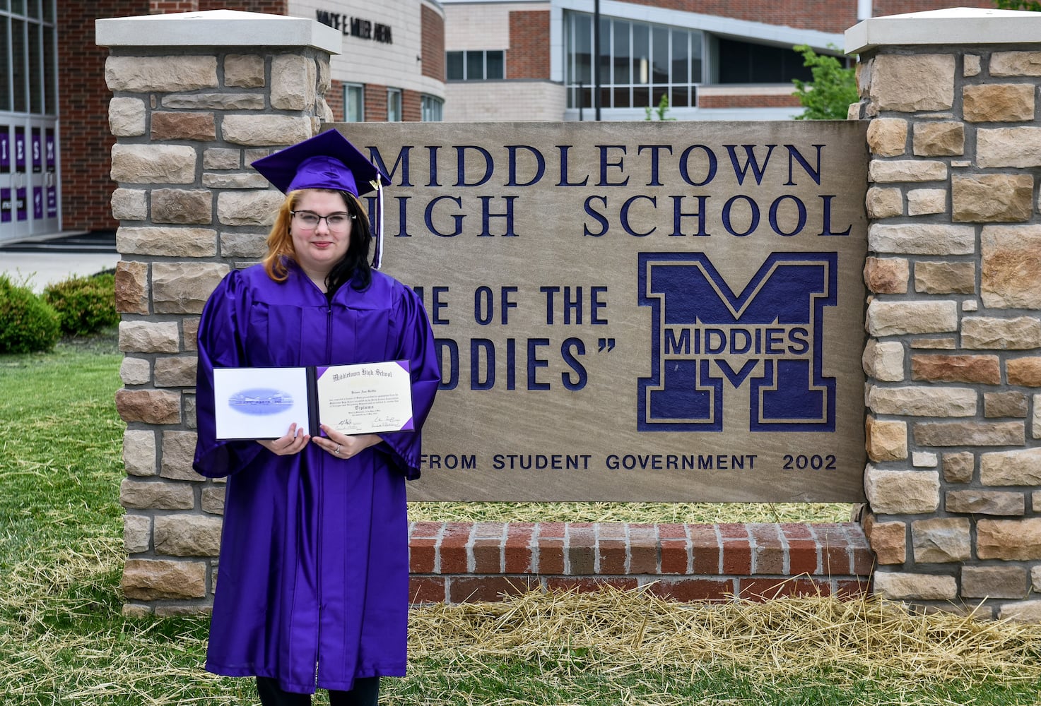 Middletown High School graduates drive up to receive diplomas