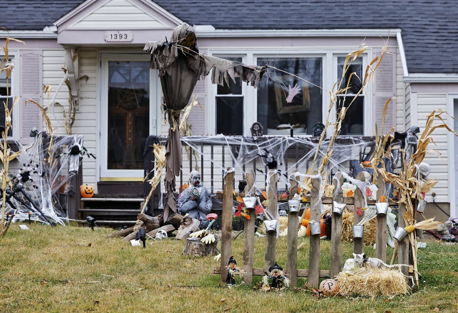 101022 Halloween decorations