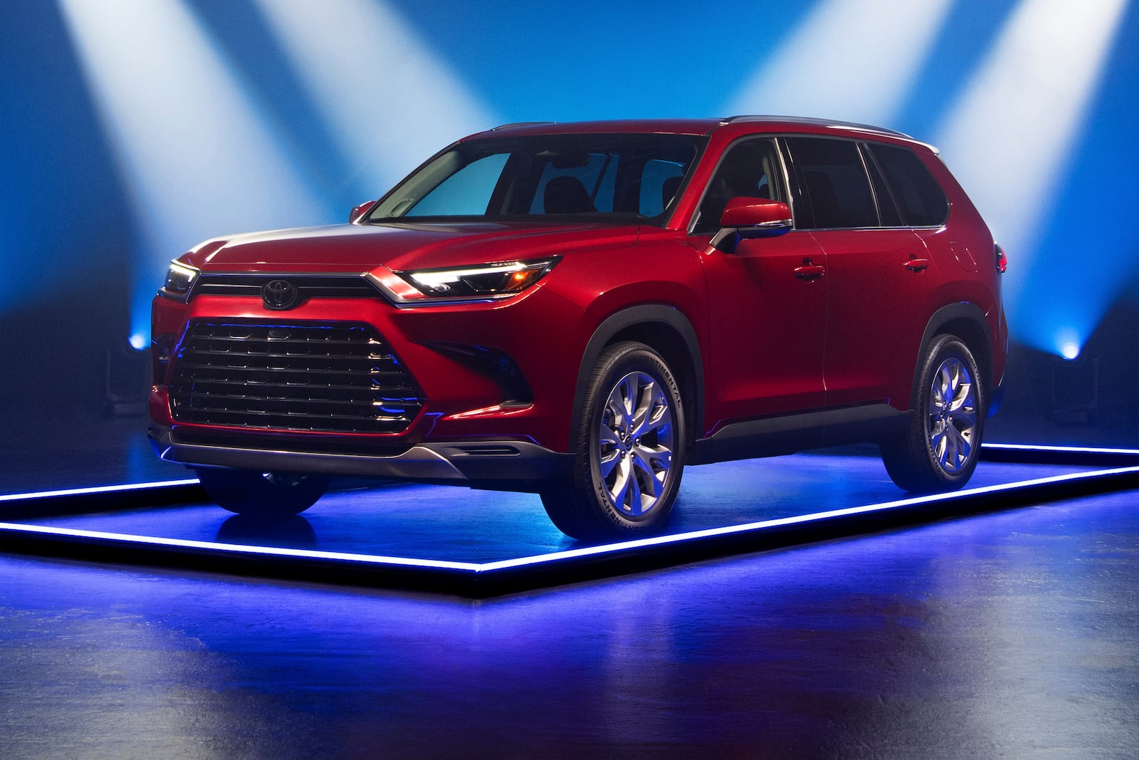 This photo provided by Edmunds shows the 2025 Toyota Grand Highlander Hybrid. It's the Edmunds Top Rated SUV for 2025 because it combines everything you'd want in a three-row SUV with outstanding fuel economy. (Courtesy of Edmunds via AP)