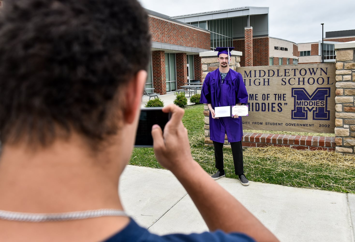 Middletown High School graduates drive up to receive diplomas