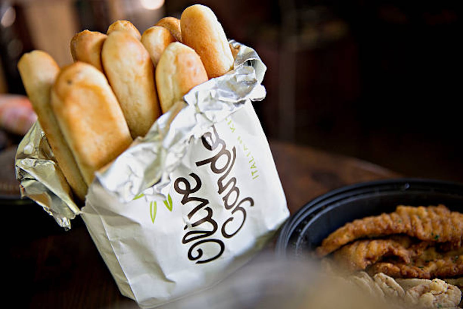 An order of breadsticks from a Darden Restaurants Inc. Olive Garden location is arranged for a photograph in Tiskilwa, Illinois, U.S., on Tuesday, Sept. 1, 2015. Darden Restaurants Inc. is scheduled to release earnings figures on Sept. 22. Photographer: Daniel Acker/Bloomberg via Getty Images