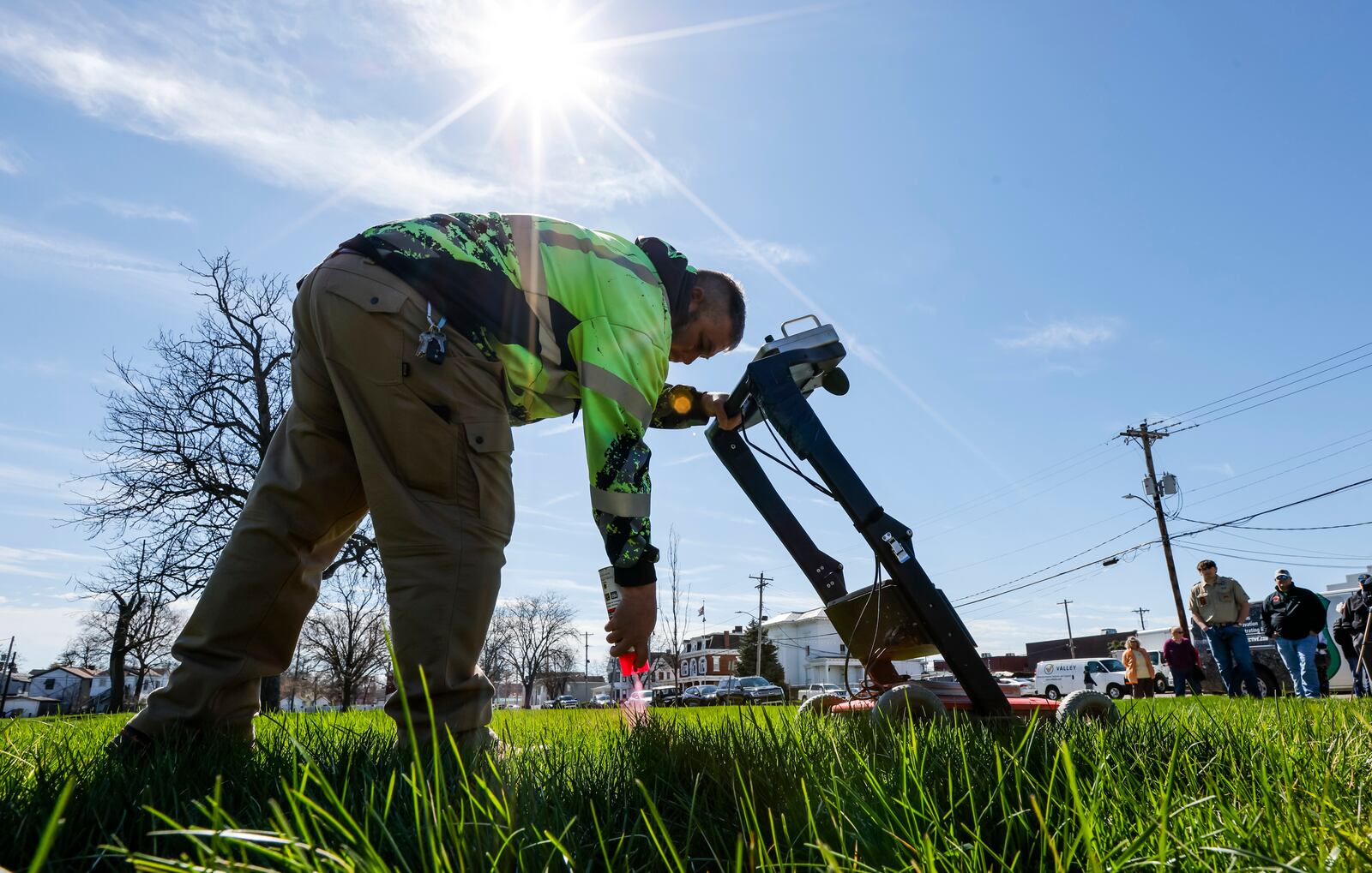 Carl Goyette, with The Underground Detective, uses ground penetrating radar at Symmes Park in Hamilton Wednesday, March 20, 2024 in Hamilton. Goyette is helping Eagle Scout candidate Zack Kramer locate the remains of Revolutionary War soldier, Private Paul Bonnel and his wife Mary Bonnel. NICK GRAHAM/STAFF