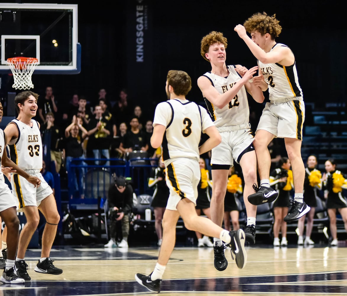 Centerville beats Lakota West in D1 boys district basketball final