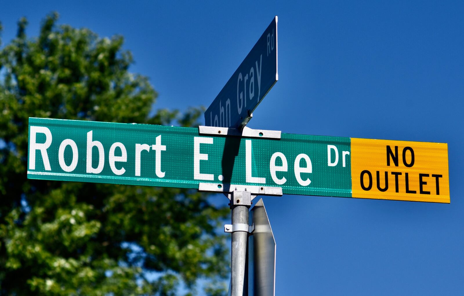 There are a pair of streets off John Gray Road in Fairfield named for Confederate Gens. Robert E. Lee and Thomas "Stonewall" Jackson. City officials are reviewing the process to rename streets in the city. NICK GRAHAM/STAFF