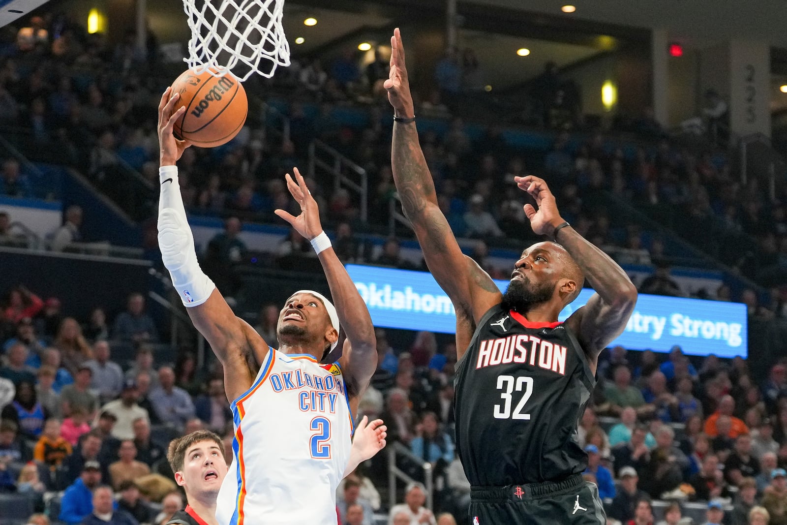 Oklahoma City Thunder guard Shai Gilgeous-Alexander (2) shoots over Houston Rockets forward Jeff Green (32) during the first half of an NBA basketball game, Monday, March 3, 2025, in Oklahoma City. (AP Photo/Kyle Phillips)