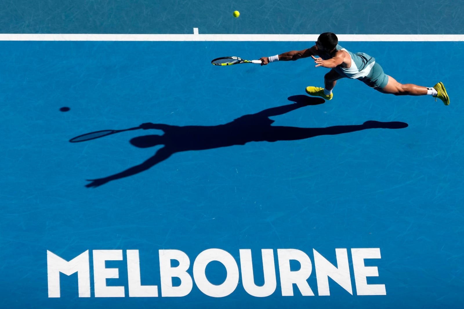 Carlos Alcaraz of Spain returns a shot against Jack Draper of Britain during a fourth round match at the Australian Open tennis championship in Melbourne, Australia, Sunday, Jan. 19, 2025. (AP Photo/Asanka Brendon Ratnayake)