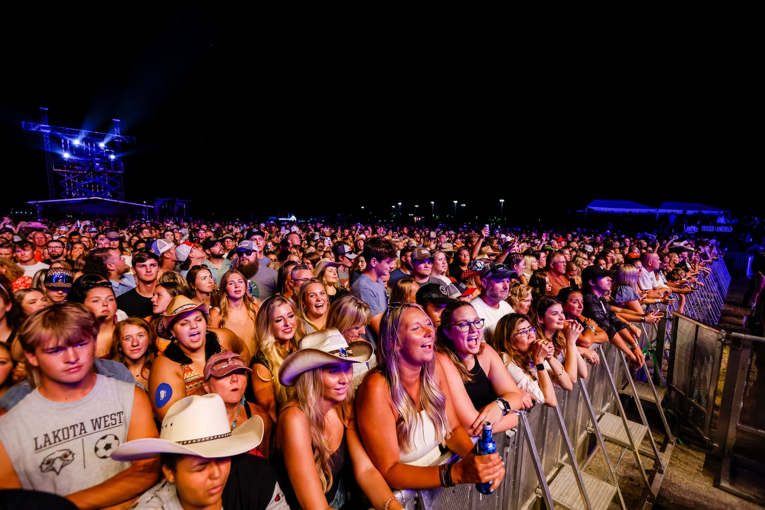 081023 VOA Country Music Fest