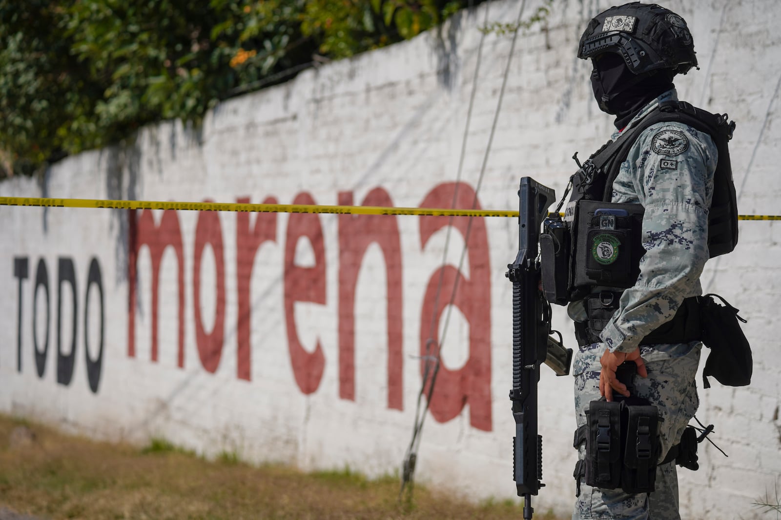 A National Guardsman stand guard over a scene where a car bomb exploded near a police station in Acambaro, Guanajuato state, Mexico, Thursday, Oct. 24, 2024. (AP Photo/Armando Solis)