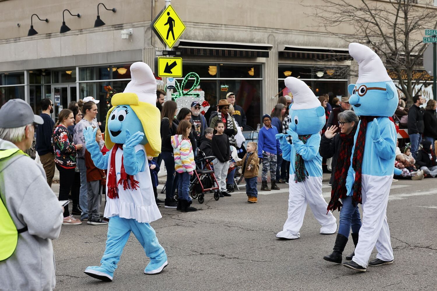 112622 Santa parade Middletown