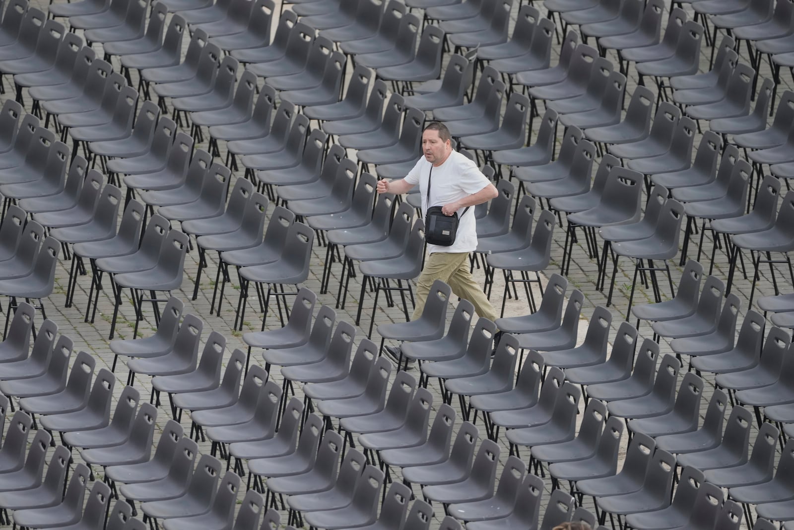 A man arrives in St. Peter"s Square to wait for the arrival of the body of Pope Francis, who will lie in state at St. Peter¥s Basilica for three days, at the Vatican, Wednesday, April 23, 2025. (AP Photo/Markus Schreiber)