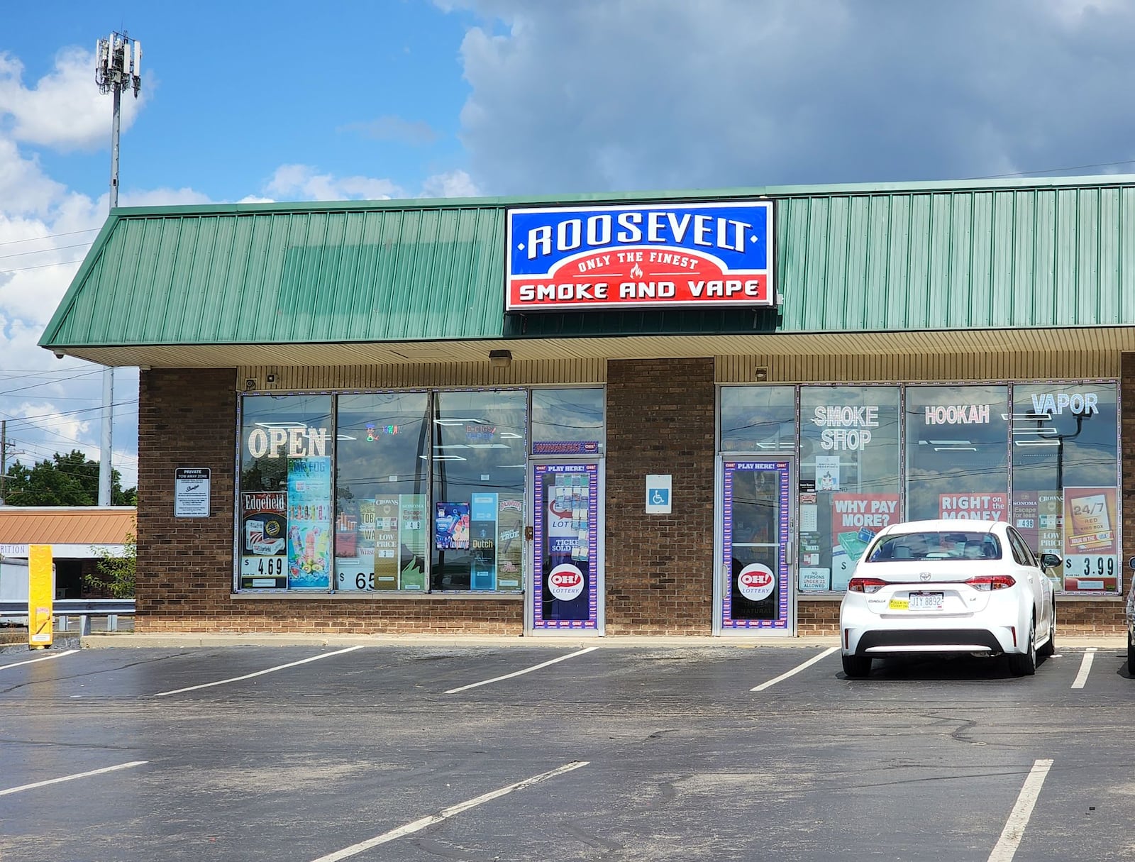 The Middletown Division of Police are investigation an armed robbery Thursday morning at the Roosevelt Smoke and Vape. NICK GRAHAM/STAFF