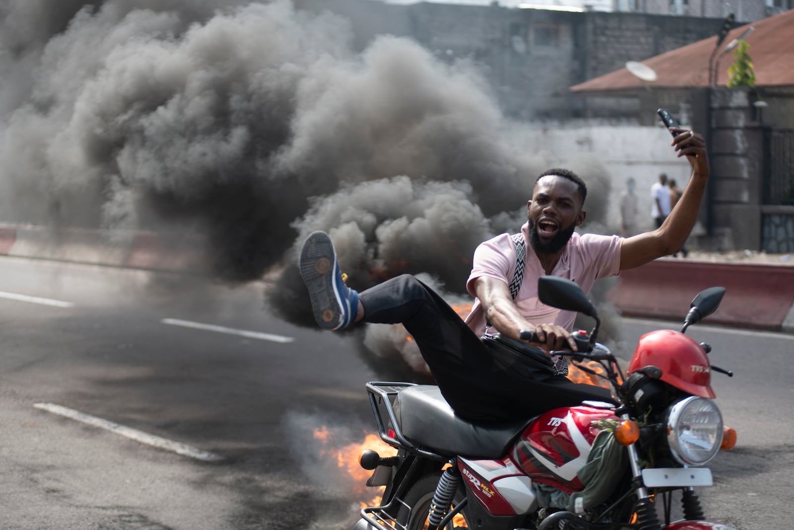 People protest in Kinshasa, Democratic Republic of the Congo Tuesday, Jan. 28, 2025, against the Rwanda-backed M23 rebels' advances into eastern Congos capital Goma.(AP Photo/Samy Ntumba Shambuyi)