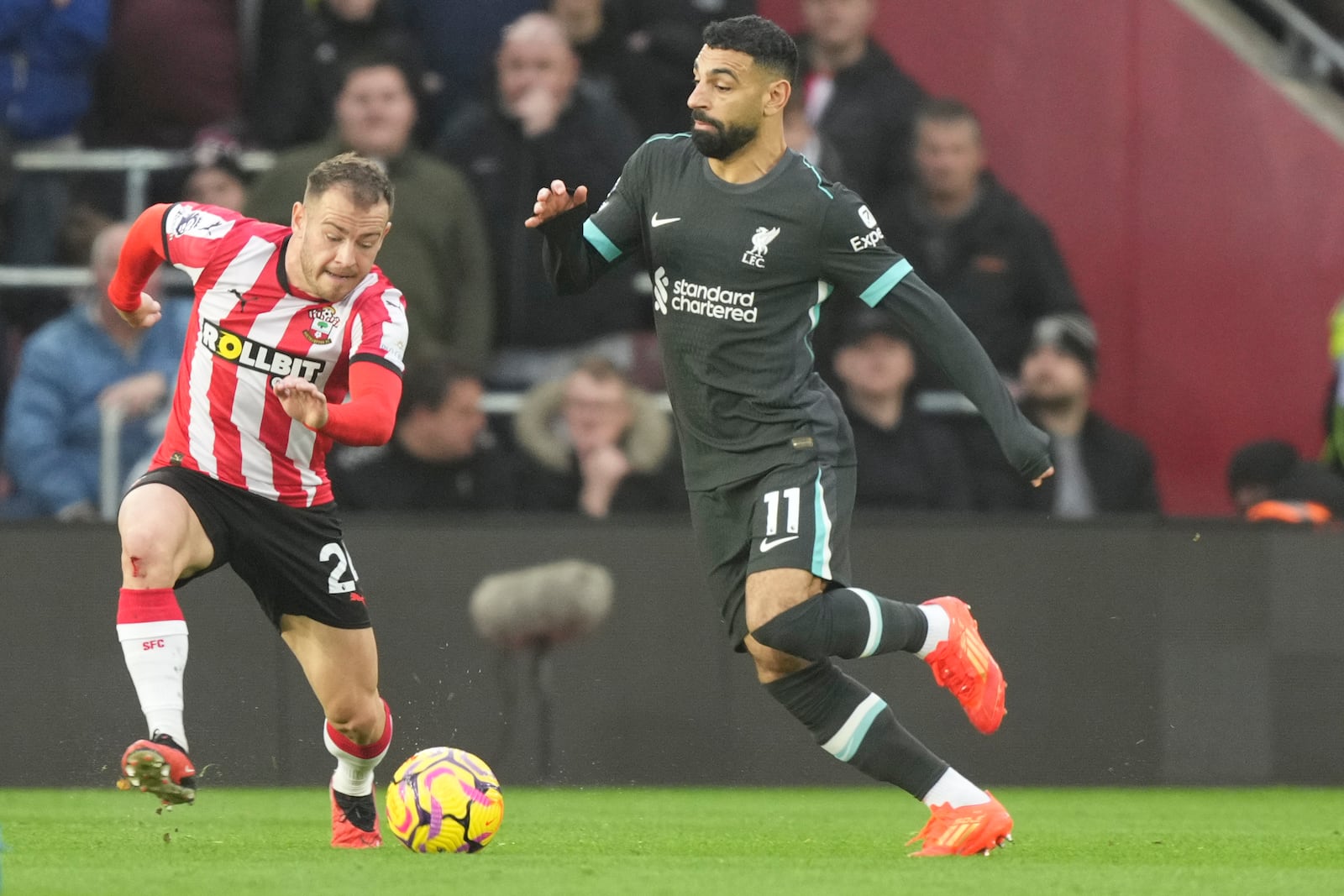 Southampton's Ryan Fraser, left, and Liverpool's Mohamed Salah fight for the ball during the English Premier League soccer match between Southampton and Liverpool in Southampton, England, Sunday, Nov. 24, 2024. (AP Photo/Sean Ryan)