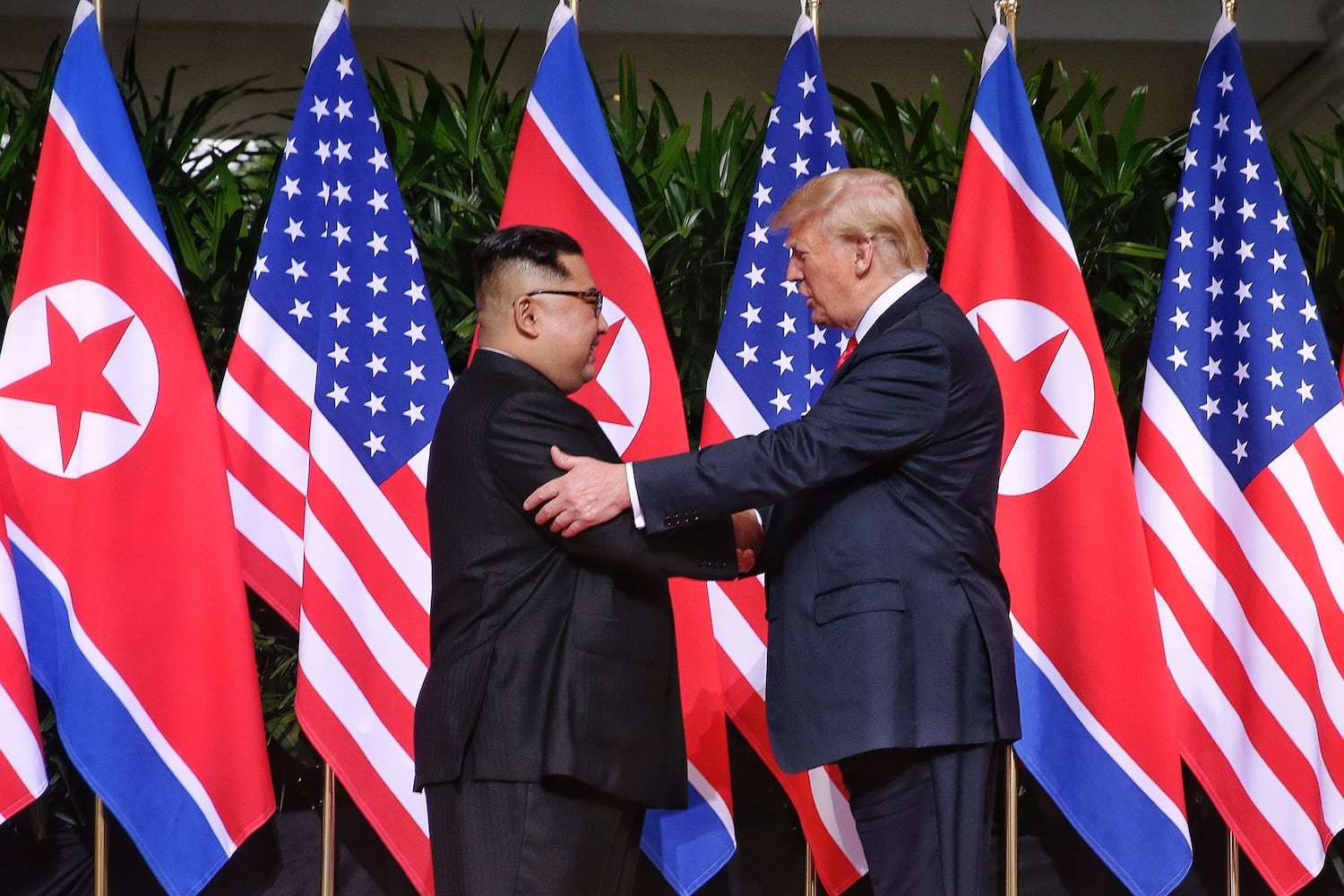 Trump, Kim Jong Un meet for historic US-North Korea summit