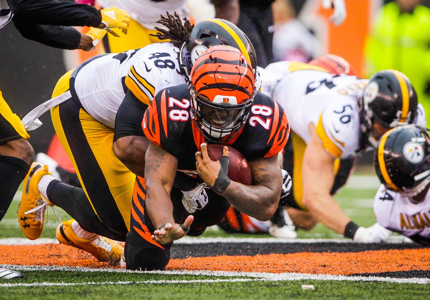 Cincinnati Bengals vs Pittsburgh Steelers football