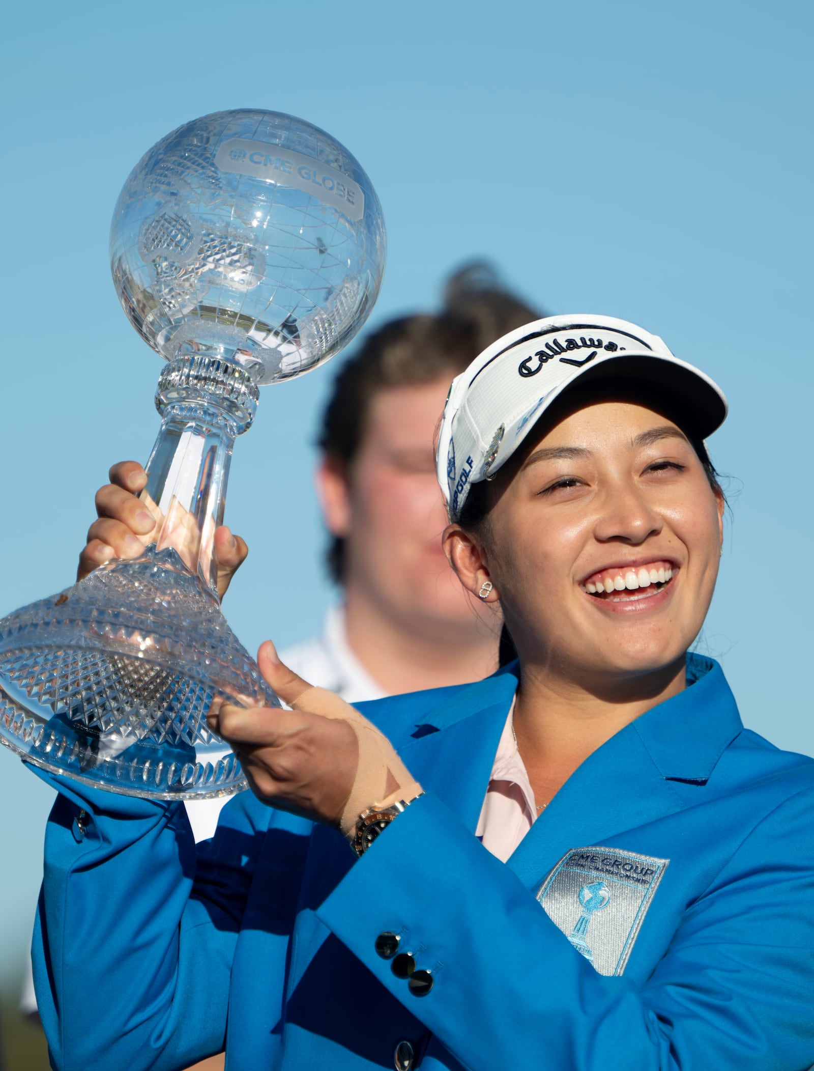 Jeeno Thitikul poses on the 18th green with the LPGA CME Group Tour Championship golf tournament trophy Sunday, Nov. 24, 2024, in Naples, Fla. (AP Photo/Chris Tilley)