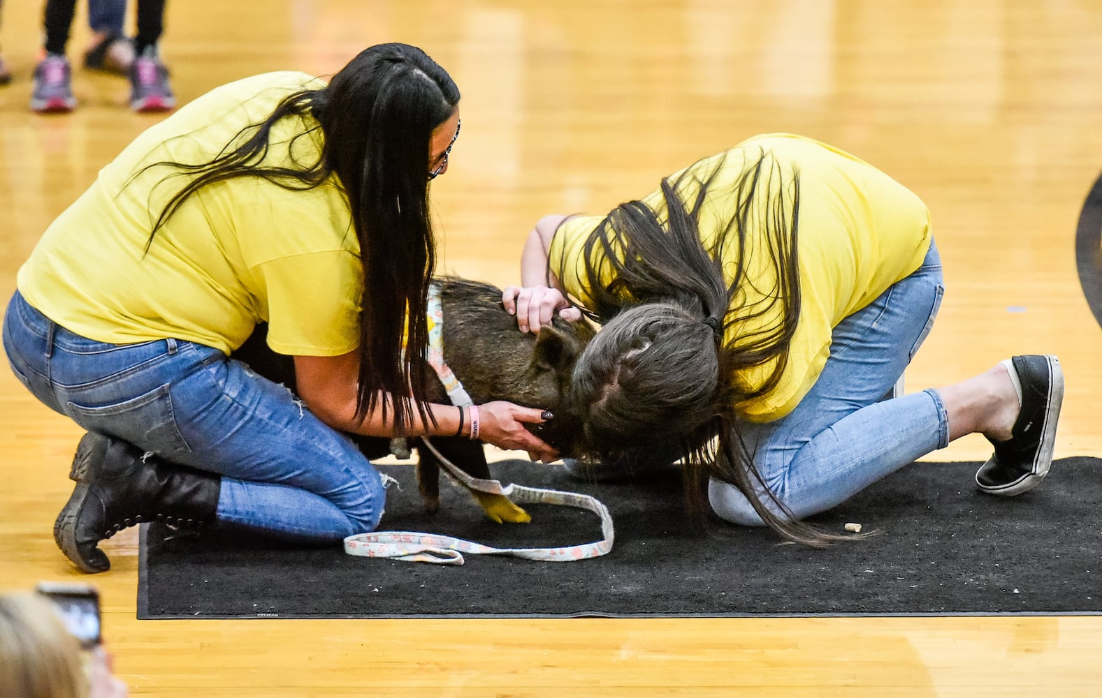 Two Butler County schools hold basketball game to benefit Madison teen battling cancer