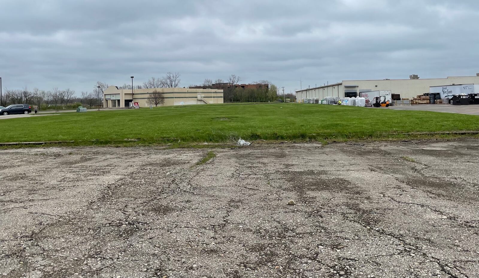 Tami and Jasen Hatfield are making plans to build a miniature golf course complex at 845 NW Washington Blvd. on the west side of Hamilton. They present the idea to plan a commission this month as a pre-application presentation. The land is a triangular parcel Behind a veterinarian clinic and next to the former Danberry theater (pictured in the back). MICHAEL D. PITMAN/ STAFF