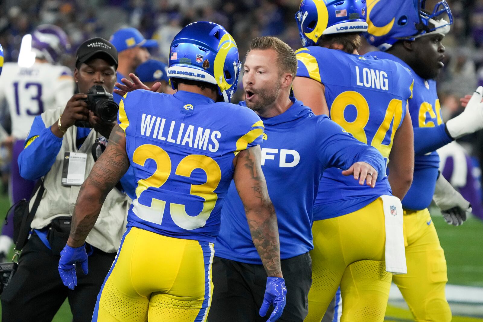 Los Angeles Rams head coach Sean McVay talks with running back Kyren Williams (23) before an NFL wild card playoff football game against the Minnesota Vikings, Monday, Jan. 13, 2025, in Glendale, Ariz. (AP Photo/Rick Scuteri)