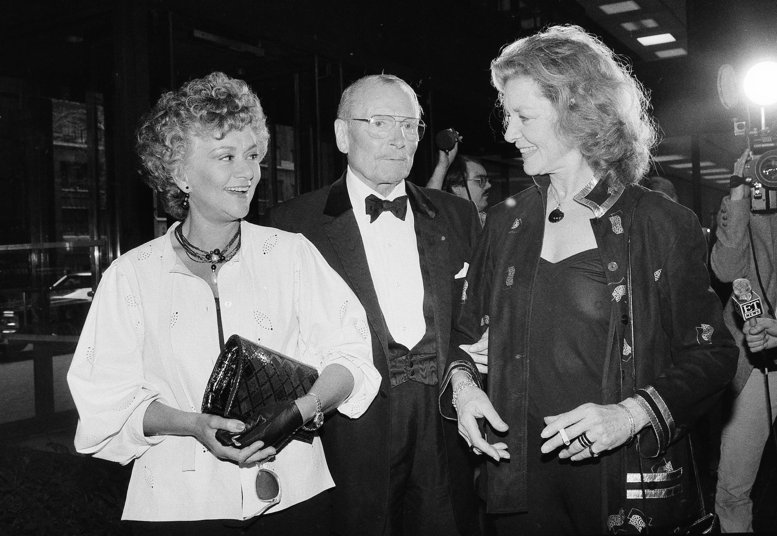 FILE - Actor Laurence Olivier, center, with his wife Joan Plowright, left, and actress Lauren Bacall at the U.S. premiere of Lord Olivier's only Shakespearean production made exclusively for television, "King Lear," in New York, May 3, 1983. (AP Photo/Carlos Rene Perez, File)