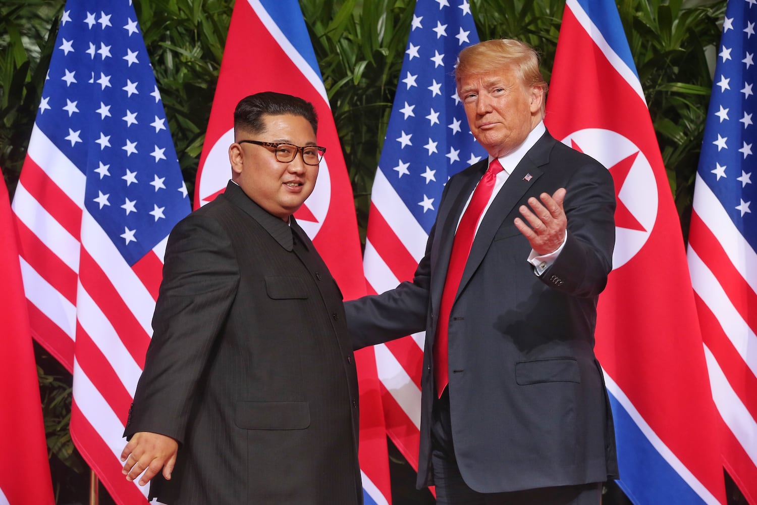 Trump, Kim Jong Un meet for historic US-North Korea summit