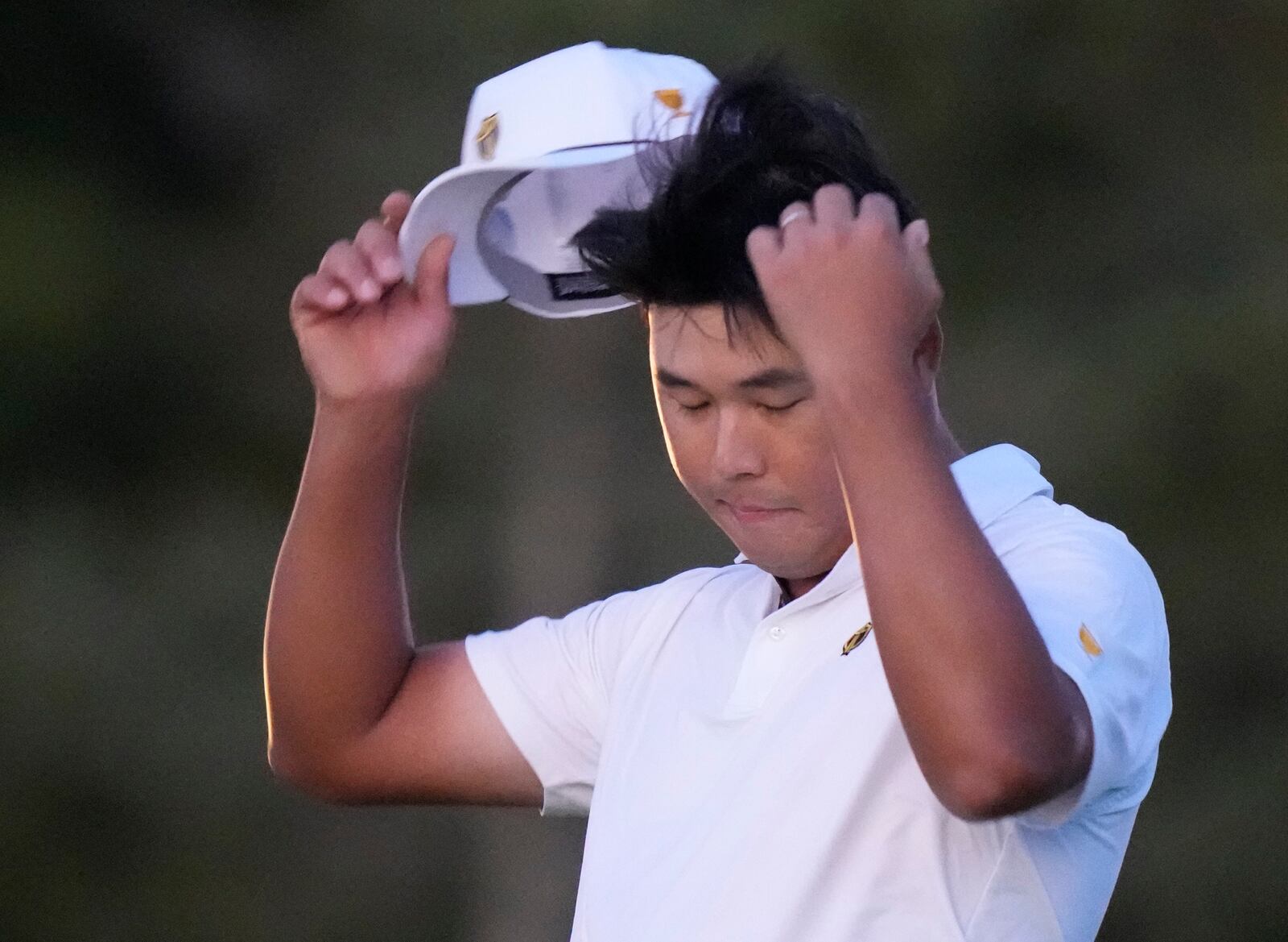 International team member Si Woo Kim of South Korea, reacts after missing his putt on the 18th hole during their fourth round foursomes match at the Presidents Cup golf tournament at Royal Montreal Golf Club Saturday, Sept. 28, 2024 in Montreal. (Frank Gunn/The Canadian Press via AP)