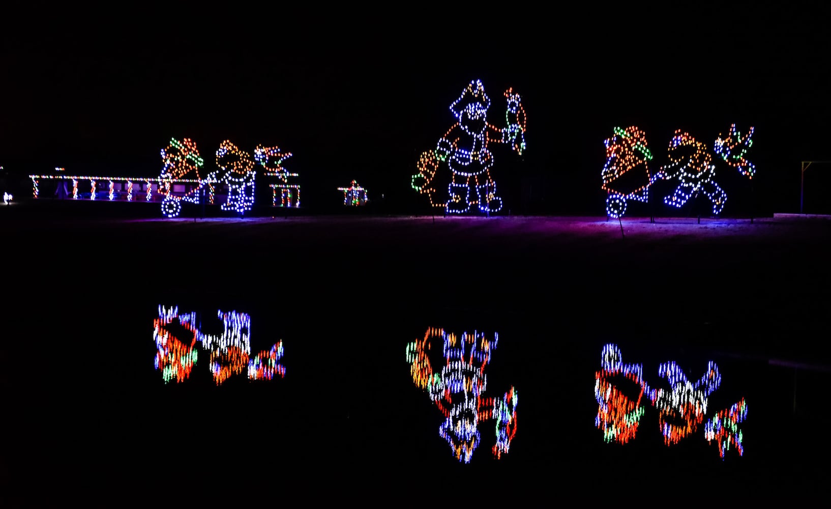 Land of Illusion Christmas Glow