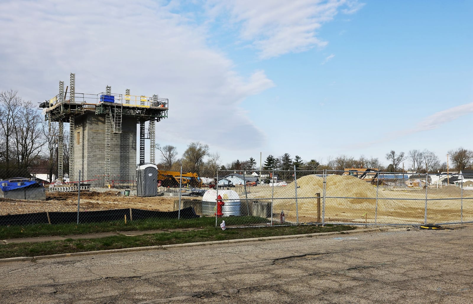 Construction of the new Middletown Division of Fire headquarters at Yankee Road and Cherry Street. NICK GRAHAM/STAFF